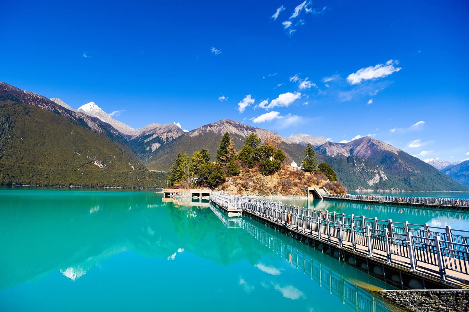 Basongcuo Scenic Area