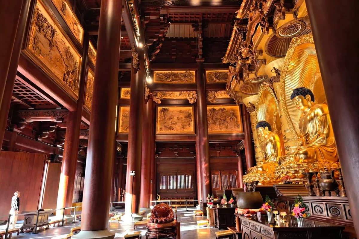 Chinese Temple Etiquette: Visiting Temples in China